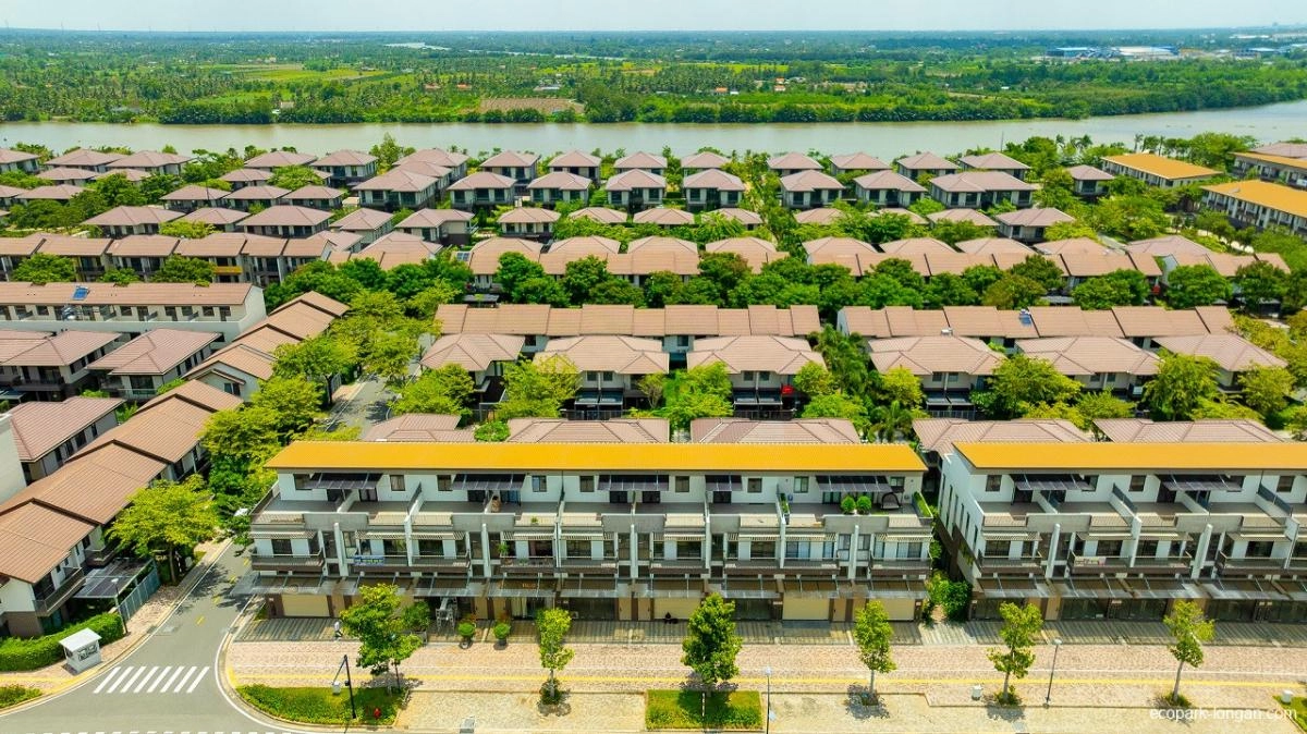 Toàn cảnh đoạn vành đai 3 qua Long An cũ: Đường đang trải nhựa, sắp thông xe