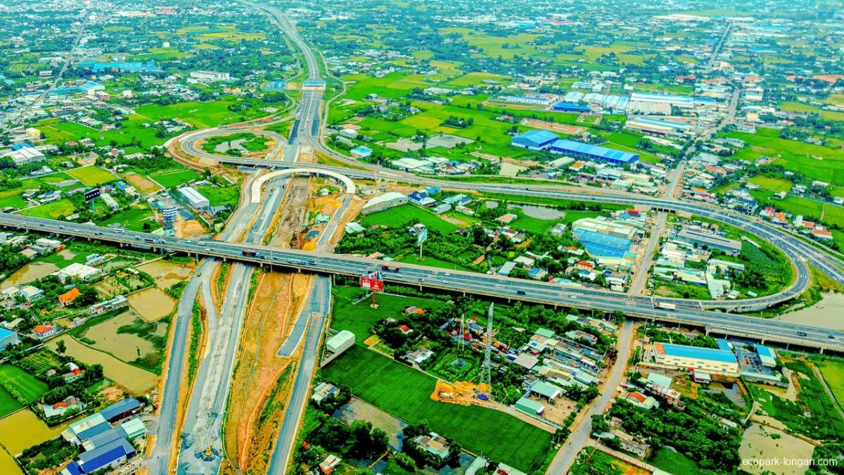 Toàn cảnh đoạn vành đai 3 qua Long An cũ: Đường đang trải nhựa, sắp thông xe
