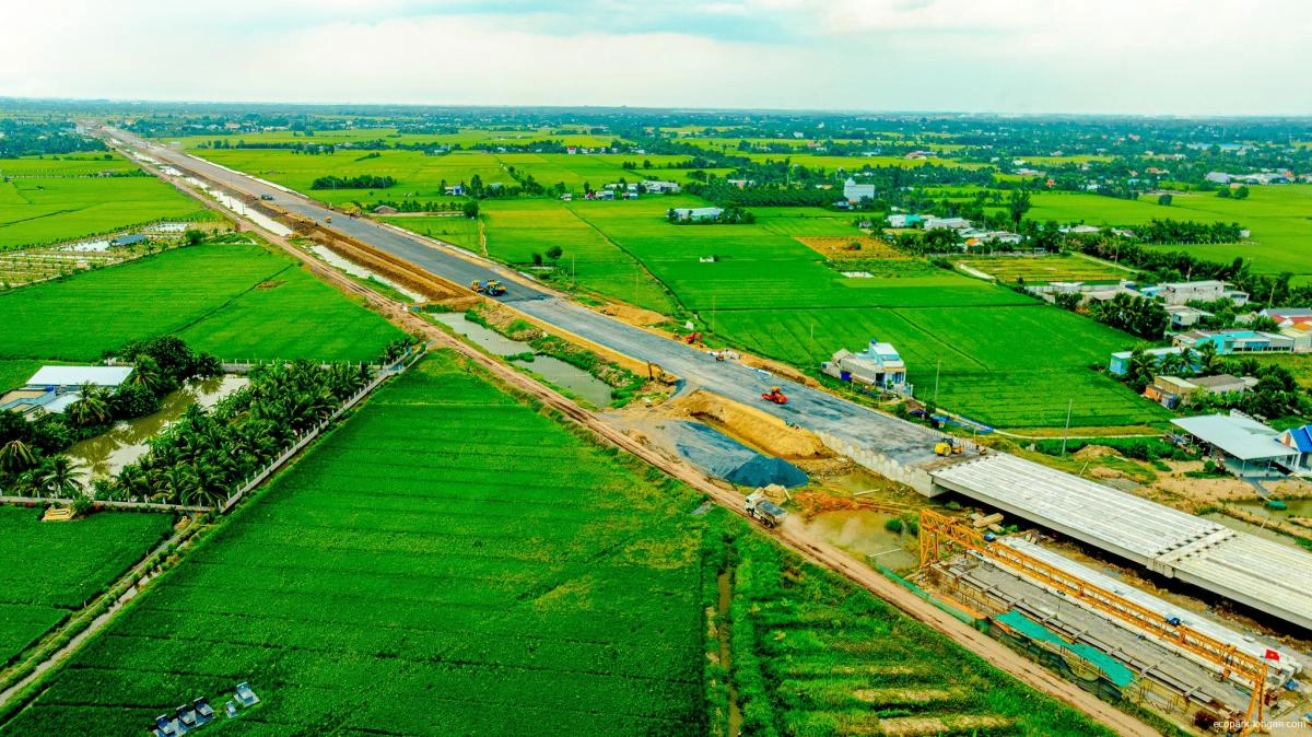 Toàn cảnh đoạn vành đai 3 qua Long An cũ: Đường đang trải nhựa, sắp thông xe